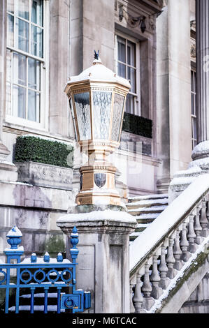 Mansion House London fallenden Schnee während des Tieres aus dem Osten und Sturm Emma Schneefall im Februar 2018. Stockfoto