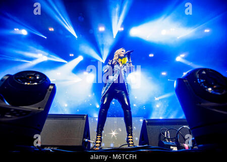 Norwegen, Bergen - 29. April 2019. Die schwedische Sängerin Drömhus führt ein Live Konzert während der Wir lieben die 90er Show auf Bergenshallen in Bergen. (Foto: Gonzales Foto - Jarle H. Moe). Stockfoto