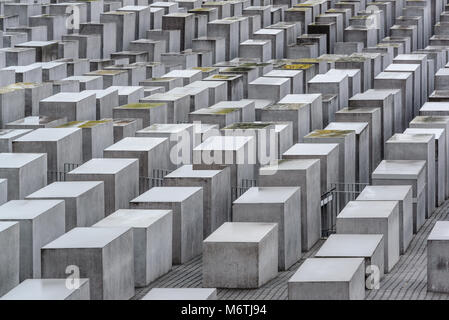 BERLIN, DEUTSCHLAND - 18. SEPTEMBER 2013: Das Denkmal für die ermordeten Juden Europas. Stockfoto