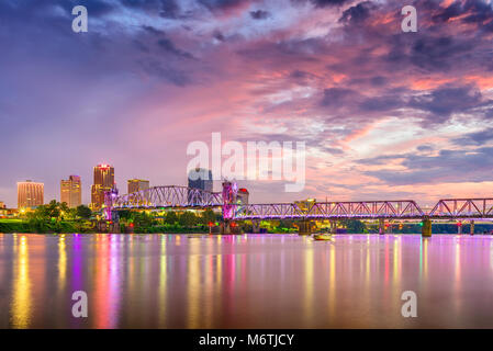 Little Rock, Arkansas, USA Downtown Skyline auf dem Arkansas River. Stockfoto