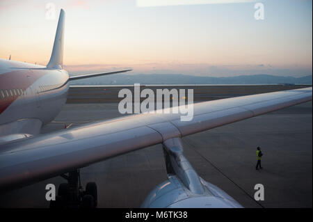 23.12.2017, Osaka, Japan, Asien - Malaysia Airlines Flugzeug gesehen auf dem Vorfeld des Kansai International Airport geparkt. Stockfoto