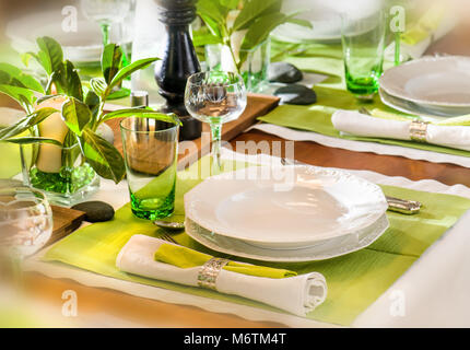 Gut gedeckten Tisch für das Abendessen Stockfoto
