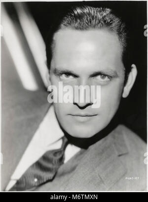 Fredric März, Kopf und Schultern Werbung Portrait für den Film, 'Death nimmt einen Urlaub', Paramount Pictures, 1934 Stockfoto