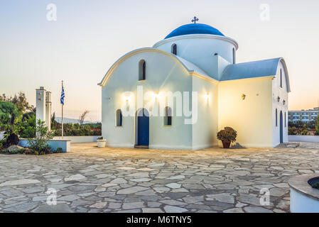 Die multi-konfessionellen Kirche des Hl. Nikolaus auf einem Ufer closeup in Paphos, Zypern. Stockfoto