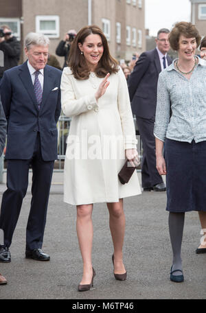 Die Herzogin von Cambridge kommt für einen Besuch in der Pegasus Primary School in Oxford über die Arbeit der Liebe Familie Links zu erfahren. Stockfoto