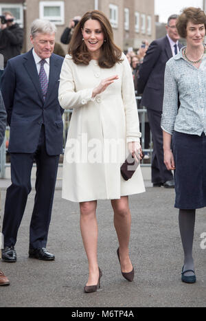 Die Herzogin von Cambridge kommt für einen Besuch in der Pegasus Primary School in Oxford über die Arbeit der Liebe Familie Links zu erfahren. Stockfoto