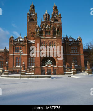 Eine einsame Kelvingrove Art Gallery und Museum nach schweren Schnee drückt es die Schließung 2018 Stockfoto