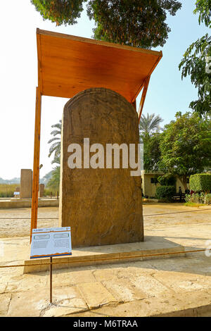 Die Stele von apries auch als König Waa-ib-Ra am Open Air Museum in Memphis, Ägypten, Nordafrika bekannt Stockfoto