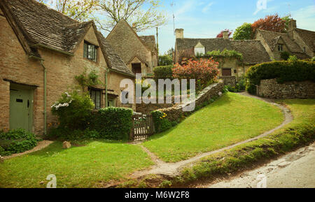 Traditionelle Cotswold Cottages in England, Großbritannien. Stockfoto