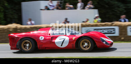 Ferrari 330 P4 Chassis Nr. 0856. Das Goodwood Festival der Geschwindigkeit wird 70 Jahre Ferrari auf der Tagung 2017 feiern. Stockfoto