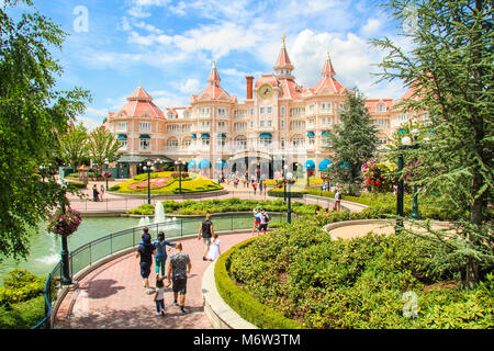 Das Disneyland Hotel im Eurodisney in Paris ist ein luxuriöses 5-Sterne Hotel und der Haupteingang zu den Disneyland Park. Stockfoto