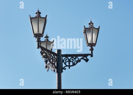 Antike Straßenlaterne im Jugendstil. Schönes Detail. Close Up. Stockfoto