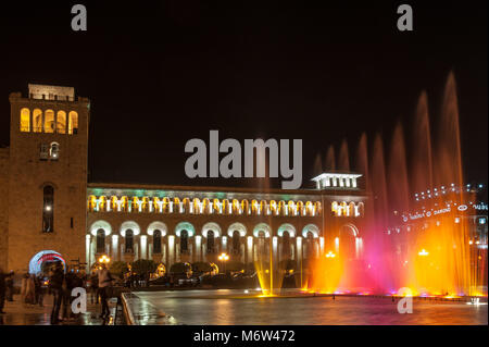 Musikalische farbige Brunnen am Platz der Republik in Eriwan die Hauptstadt von Armenien. Stockfoto