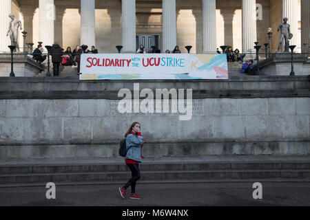 Protest von Studenten am University College London in Solidarität mit den Dozenten ihre Renten am 22. Februar 2018 in London, England, Vereinigtes Königreich. Stockfoto