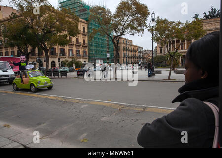 Eine gefälschte Matteo Salvini fordert, die Abstimmung zu "Südländer" in Palermo: Ist die Avaaz Flash Mob in den Wahlen im März 4, 2018. Stockfoto