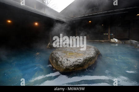 Die schöne yamabiko Rotenburo in Kurokawa Onsen, Japan. Stockfoto