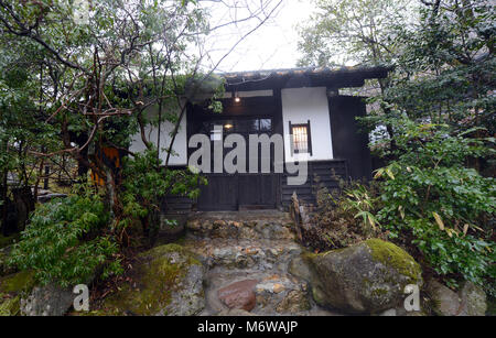 Das Riverside Yamamizuki Rotenburo (Outdoor Thermalbad) in Kurokawa Onsen in Kyushu, Japan. Stockfoto