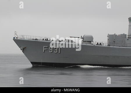 Der Bug von BNS Louise-Marie (F931), Karel Doorman-Klasse Fregatte von der Belgischen Marine betrieben, zeigt die Oto Melara 76 mm Naval gun. Stockfoto