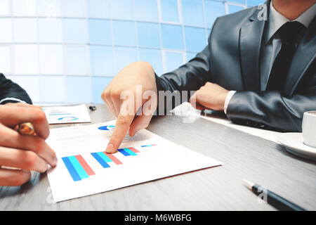 Arbeit von zwei jungen Unternehmer Stockfoto