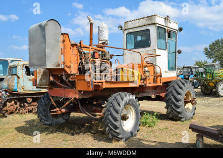 Russland, Poltavskaya Dorf - 6. September 2015: Erntemaschinen Landmaschinen Mähdrescher Stockfoto