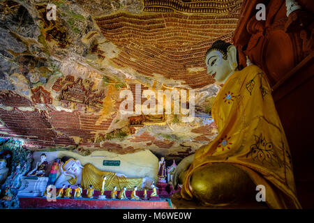 Felszeichnungen an der Decke und eine Liegenden Buddha Statue bei Kaw-goon Höhle, auch als Kawgun Cave Tempel oder Höhle der Zehn Tausend Buddhas bekannt Stockfoto