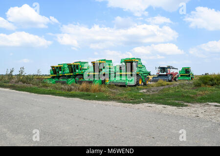 Russland, Poltavskaya Dorf - September 6, 2015 Mähdrescher Landmaschinen Stockfoto