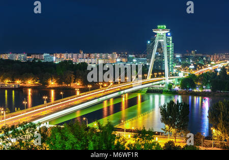 SNP-Brücke über die Donau in Bratislava, Slowakei Stockfoto