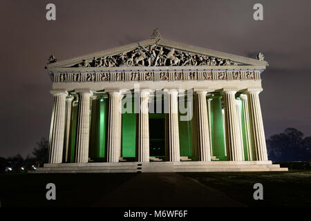 Ansicht des Parthenon Replik im Centennial Park in Nashville, Tennessee in der Nacht Stockfoto