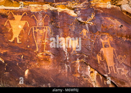 McKee Federn Petroglyphen, Fremont Kultur Rock Art Panel, Insel der Park Road, Dinosaur National Monument, Utah, USA Stockfoto