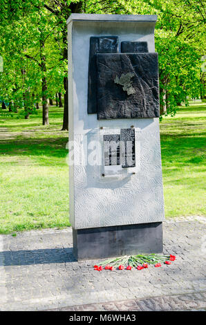 Denkmal der ghetto Grenzen im Allgemeinen Anders Avenue. Eine Serie von 22 Denkmäler zum Gedenken an den Warschauer Ghetto Grenzen. Warszawa, Masowien ro Stockfoto