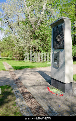 Denkmal der ghetto Grenzen im Allgemeinen Anders Avenue. Eine Serie von 22 Denkmäler zum Gedenken an den Warschauer Ghetto Grenzen. Warszawa, Masowien ro Stockfoto