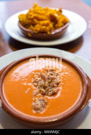 Salmorejo oder gazpacho Tomatensuppe Stockfoto