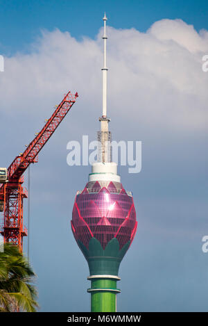 Vertikale Ansicht des Lotus Tower in Colombo, Sri Lanka. Stockfoto