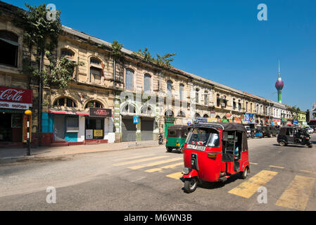 Horizontale streetview Der rikschas in Slave Island, Colombo, Sri Lanka. Stockfoto