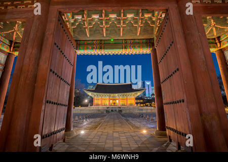 Deoksugung Palast bei Nacht in Seoul, Südkorea. Stockfoto