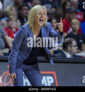 Las Vegas, Nevada, USA. 31 Jan, 2018. San Diego Toreros Haupttrainer Cindy Fisher Relais ein anderes Spiel zu Ihren Spielern gegen den Gonzaga Bulldogs, der während des ersten Anwendungszeitraums der ein NCAA College Basketball Spiel bei den Frauen Finale der West Coast Conference Turnier, Dienstag, 6. März 2018 in Las Vegas. Foto von L.E. Baskow Credit: L.E. Baskow/ZUMA Draht/Alamy leben Nachrichten Stockfoto