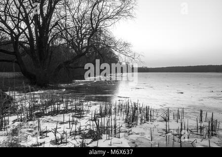 Posen, Großpolen, Polen. 3 Mär, 2018. Orte - die gefrorenen See. Credit: Dawid Tatarkiewicz/ZUMA Draht/Alamy leben Nachrichten Stockfoto