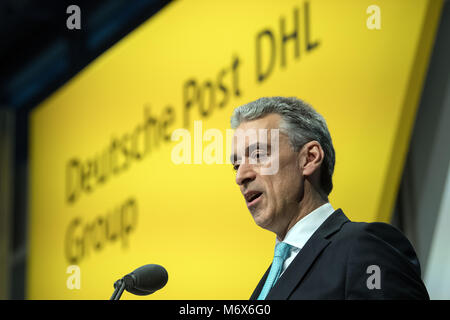 07 März 2018, Deutschland, Bonn: Dr. Frank Appel, Vorstandsvorsitzender der Deutschen Post DHL, Deutsche Post und internationalen Kurierdienst Firma, spricht während der jährlichen Bilanz drücken Sie die Konferenz. Die Deutsche Börse börsennotierte Unternehmen ist der Bekanntgabe der Geschäftsergebnisse 2017 und Aussichten für 2018. Foto: Federico Gambarini/dpa Stockfoto