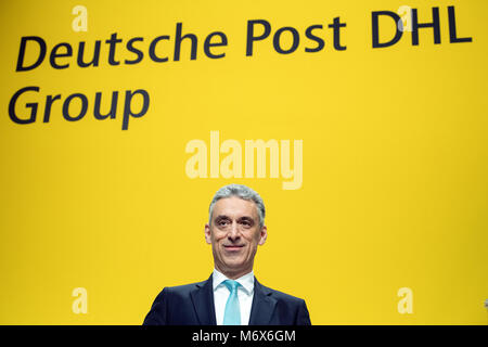 07 März 2018, Deutschland, Bonn: Dr. Frank Appel, Vorstandsvorsitzender der Deutschen Post DHL, Deutsche Post und internationalen Kurierdienst Firma, spricht während der jährlichen Bilanz drücken Sie die Konferenz. Die Deutsche Börse börsennotierte Unternehmen ist der Bekanntgabe der Geschäftsergebnisse 2017 und Aussichten für 2018. Foto: Federico Gambarini/dpa Stockfoto