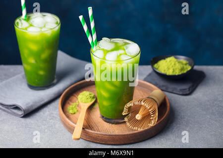 Matcha, grüner Tee Eis Tee in hohen Glas Platz kopieren Stockfoto