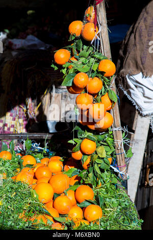 Frische Orangen auf den Verkauf in den Souks in Fes, Marokko Stockfoto