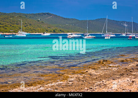 Sakarun Strand yachting und Blick auf die Bucht auf der Insel Dugi Otok, Dalmatien, Kroatien Stockfoto