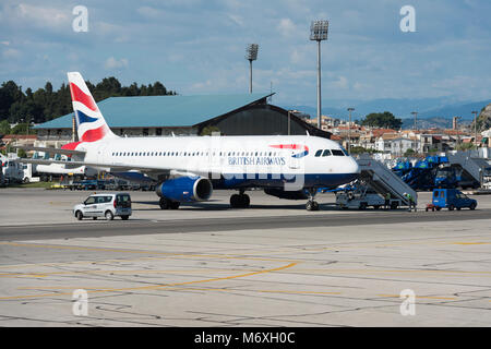 British Airways Airbus A320-200 mit der Registrierung G-EUUW auf Korfu International Airport Stockfoto