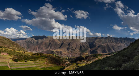 Panoramablick auf Tipon archäologische Stätte Cusco Peru Stockfoto