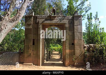 Mateus Palast große Gärten mit einem Bogen auf die formalen Weingut Farm, der Heimat des berühmten mateus Rosewein, Vila Real, Portugal Stockfoto