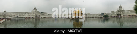 Panorama der Goldene Tempel in Amritsar, Indien. Stockfoto