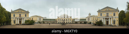 St. Petersburg, Russland - Oct 8, 2016. Panorama Ansicht von Pavlovsk Palace in St. Petersburg, Russland. Stockfoto