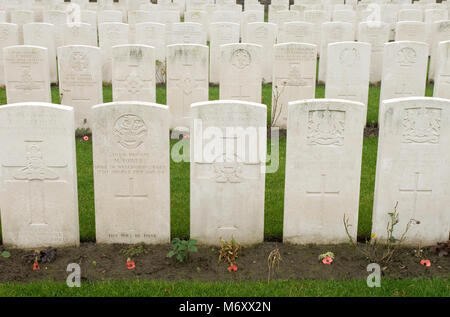 Adinkerke Soldatenfriedhof, enthalten Opfer aus dem Ersten und Zweiten Weltkrieg, darunter Briten, Deutsche und Tschechen Januar 2007 Stockfoto