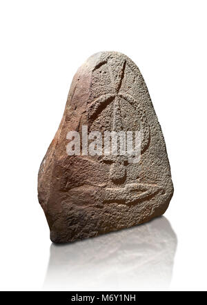Ende der Europäischen Jungsteinzeit prähistorischen Menhir Standing Stone mit Schnitzereien auf seinem Gesicht. Die Darstellung eines stylalised männliche Figur beginnt an der Stockfoto
