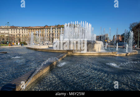 Mailand, Italien, 28. März 2017 - Große Brunnen vor dem Schloss Sforzesco in Cairoli, Mailand, Italien Stockfoto